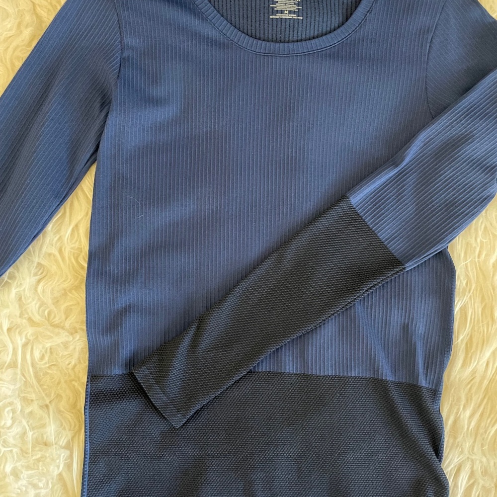 Athleta long sleeve textured active top